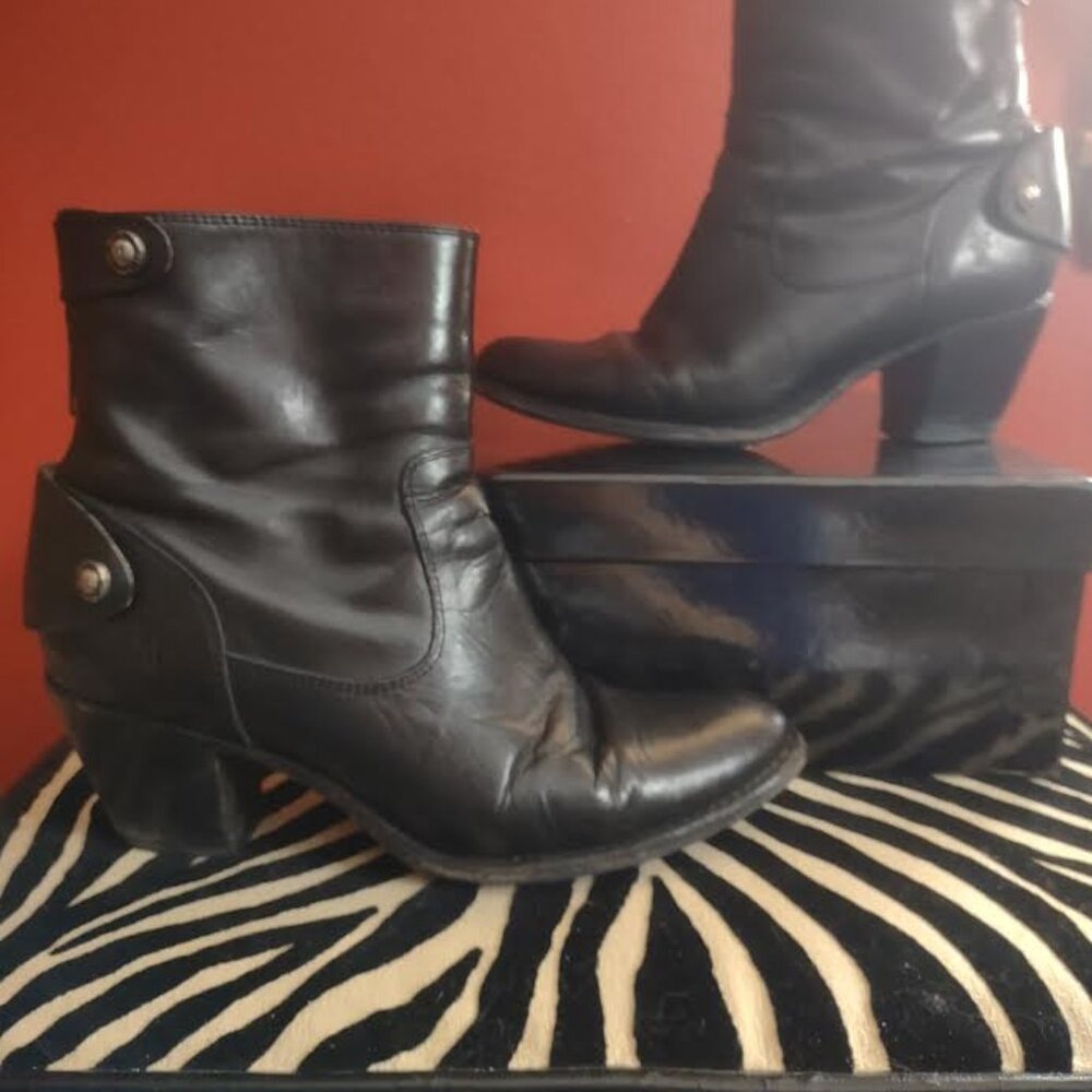 FRYE BOOTIES | Black, 7.5